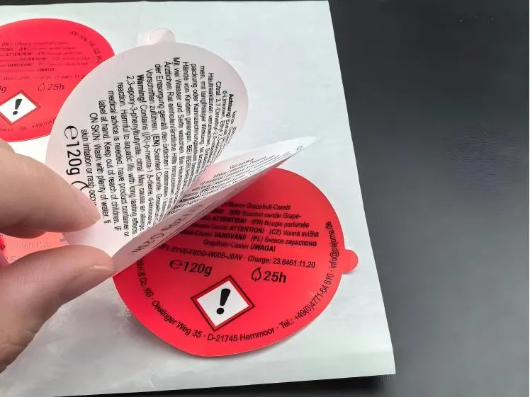 مشتری لهستانی بسته بندی و ارسال برچسب چند لایه را سفارش می دهد