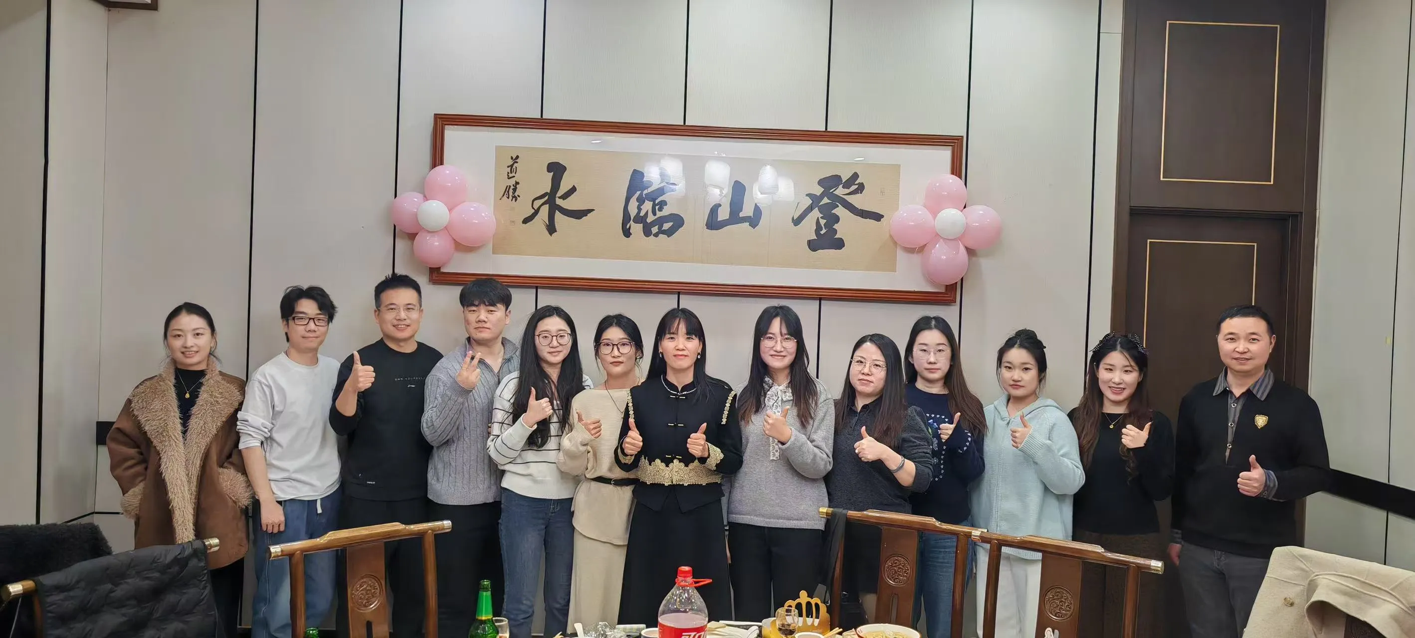 یک روز خنده دار بازی و جشن غذا