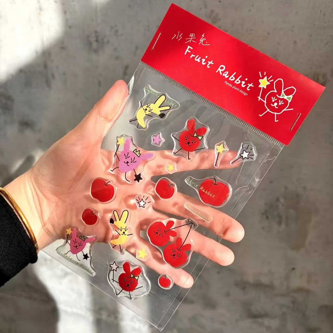 چرا برچسب‌های اپوکسی باعث می‌شوند محصولات ممتازتر به نظر برسند؟